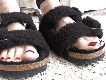 Toe Fetish - Toes Wiggling Black Fur Slippers Part 11